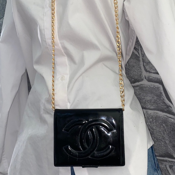 Authentic Chanel CC Patent Leather Wallet - Picture 3 of 16